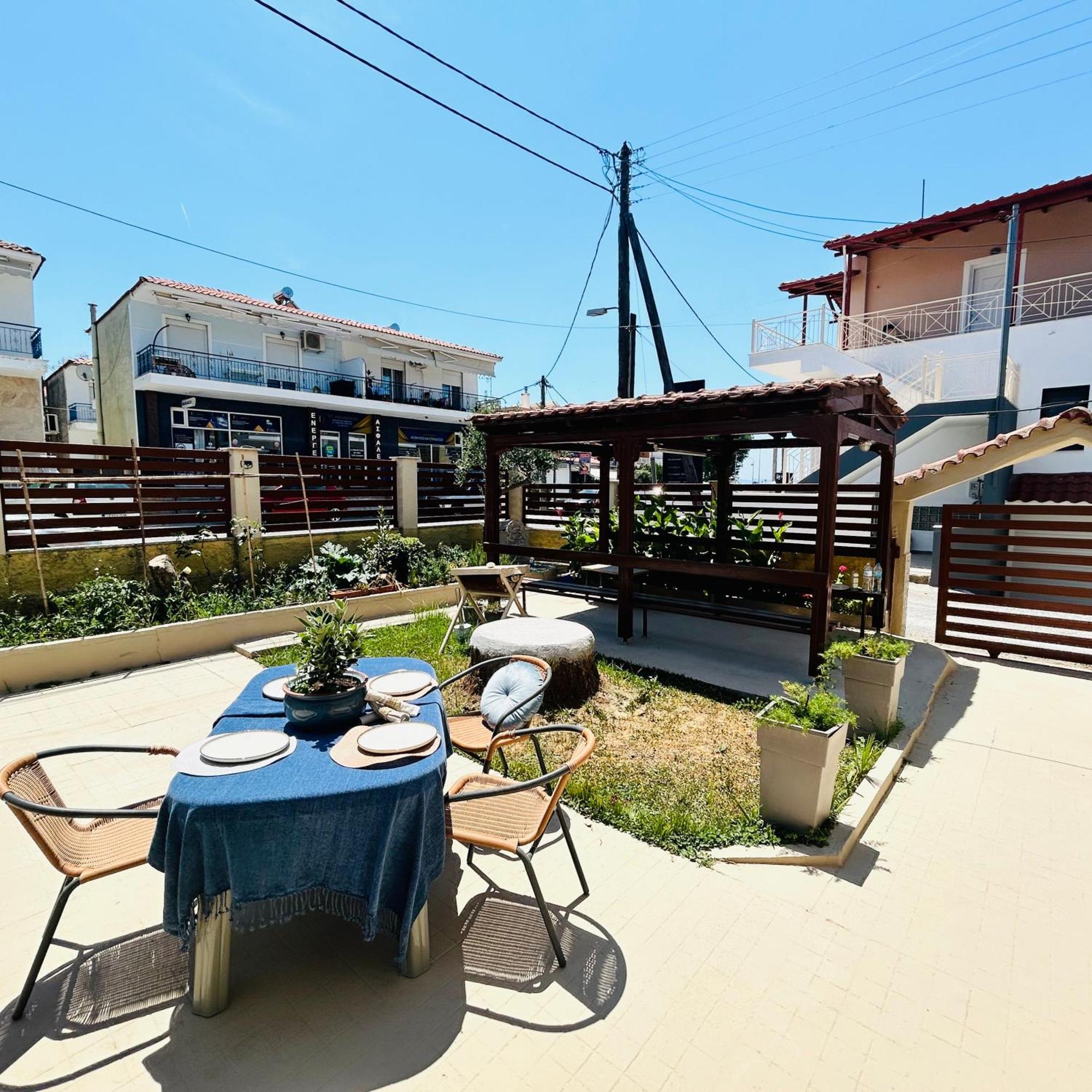Next To The Beach Apartments โอฟรีนีออน ภายนอก รูปภาพ