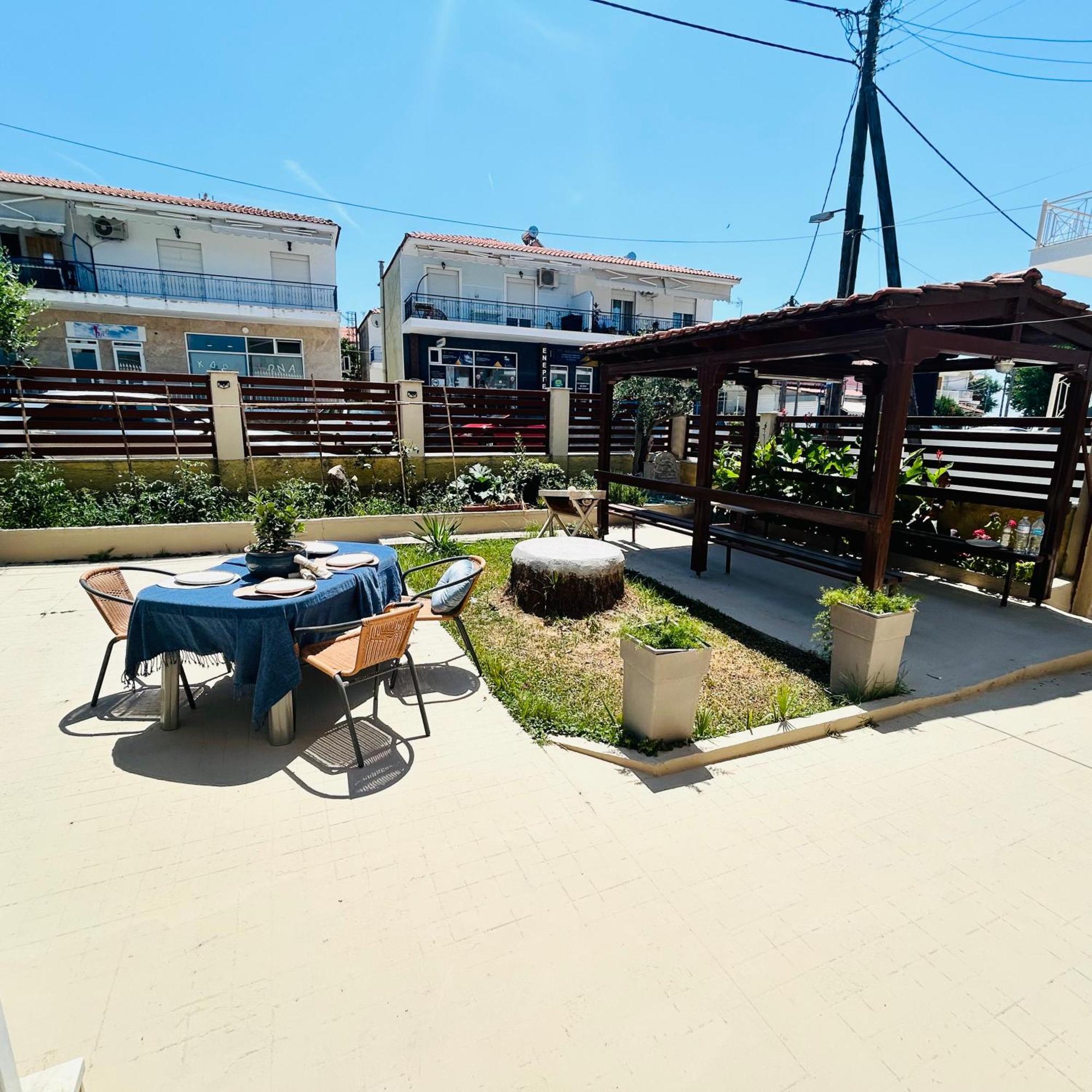 Next To The Beach Apartments โอฟรีนีออน ภายนอก รูปภาพ
