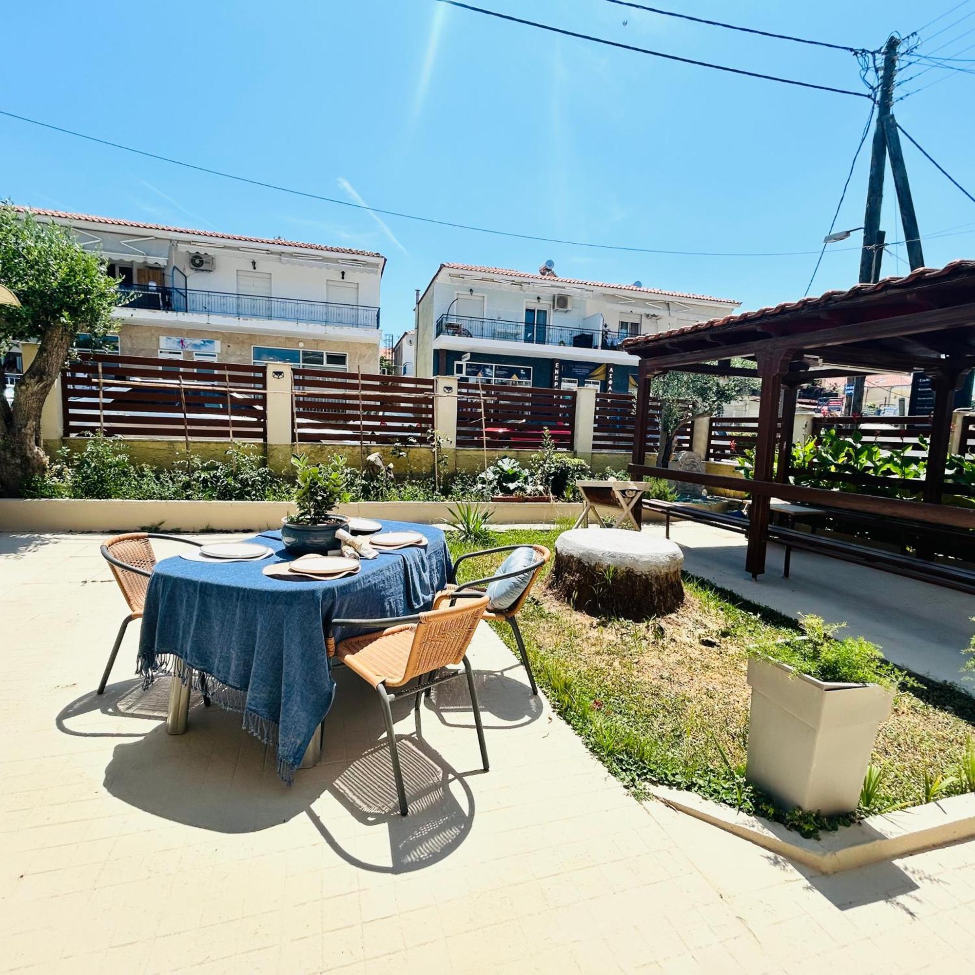 Next To The Beach Apartments โอฟรีนีออน ภายนอก รูปภาพ