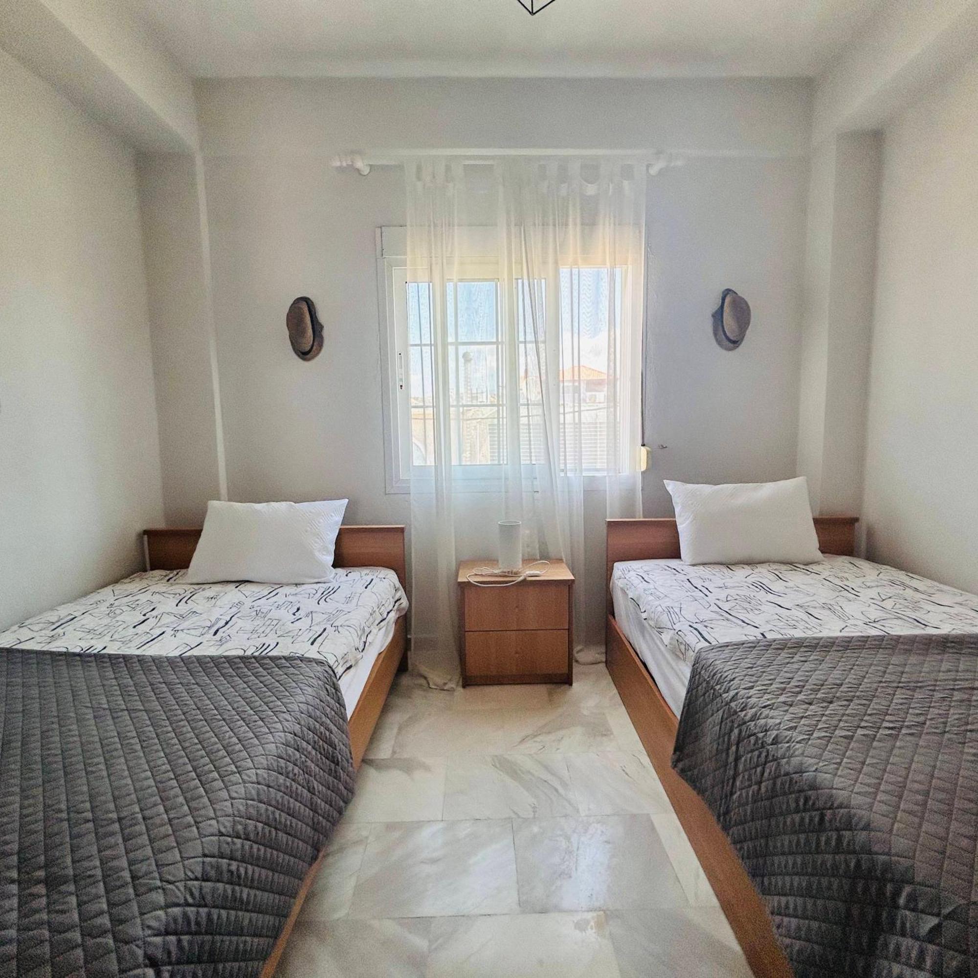 Next To The Beach Apartments โอฟรีนีออน ภายนอก รูปภาพ