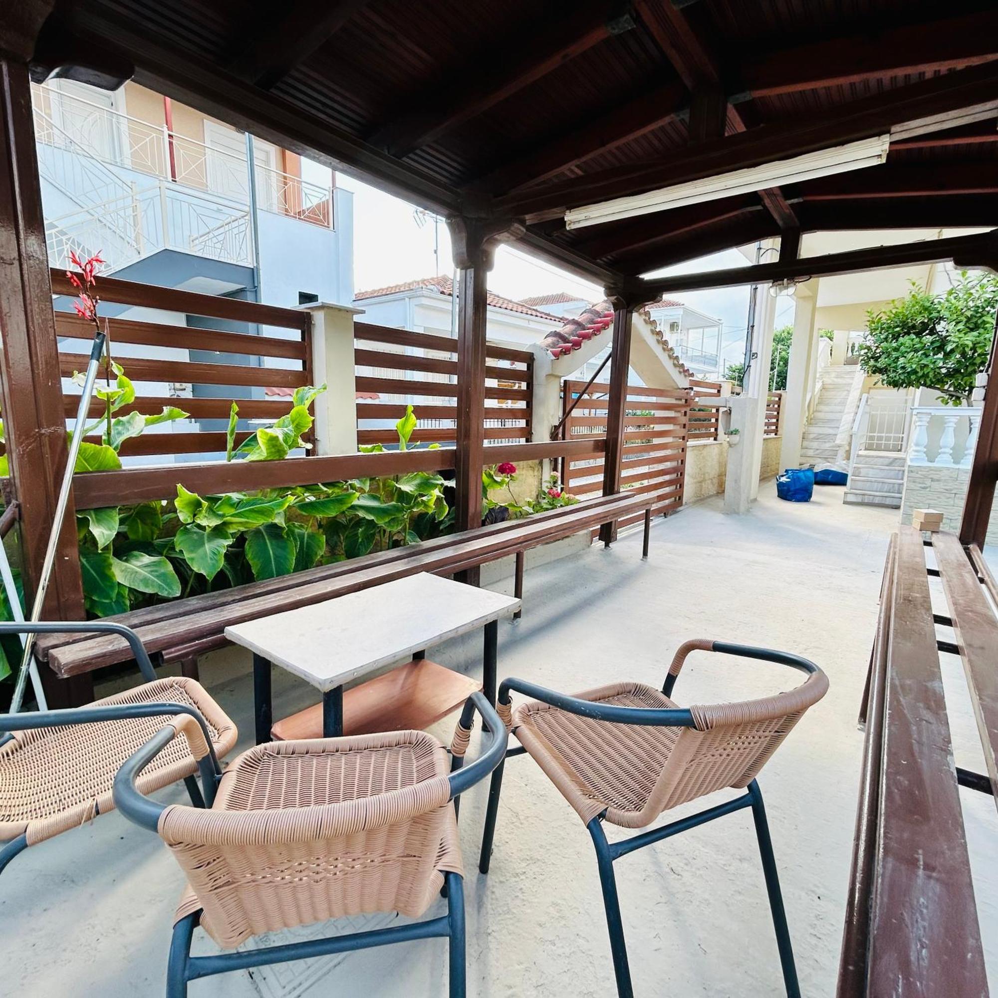 Next To The Beach Apartments โอฟรีนีออน ภายนอก รูปภาพ